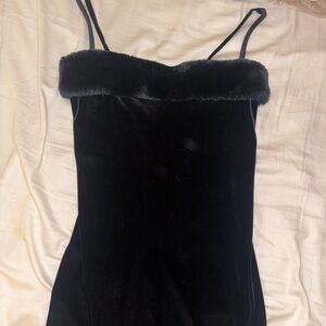 Finesse 90s Black Velvet Chemise with Fur Trim